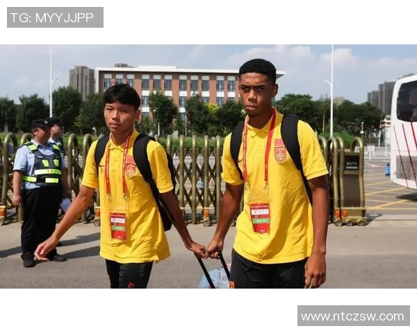 中国足球混血球星崛起:他们如何在世界舞台上展现中国力量 中国足球混血球星崛起:他们如何在世界舞台上展现中国力量