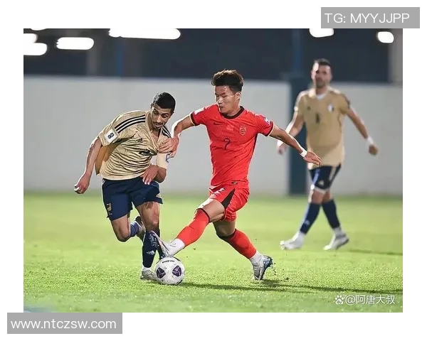 足球球星赛场经典捂耳动作引发球迷热议成为焦点瞬间