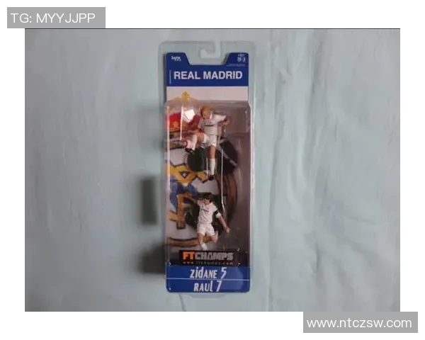 皇家马德里足球明星人偶套装精美还原球员风采纪念收藏品